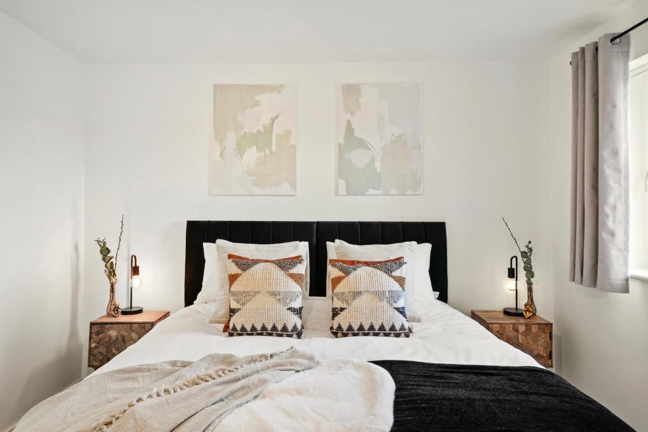 Luxury Apartment At Holt House Милтон-Кейнс Экстерьер фото