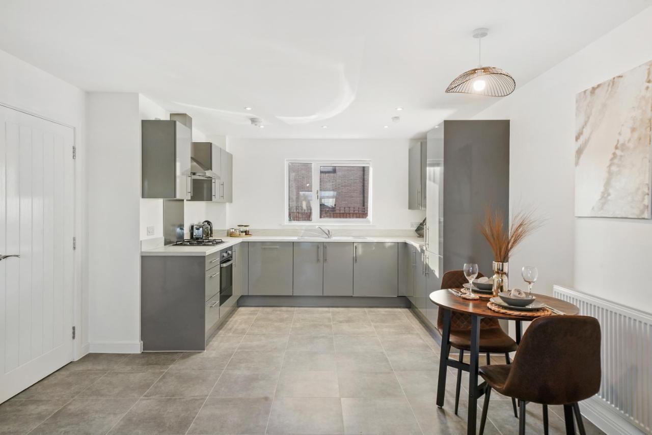 Luxury Apartment At Holt House Милтон-Кейнс Экстерьер фото